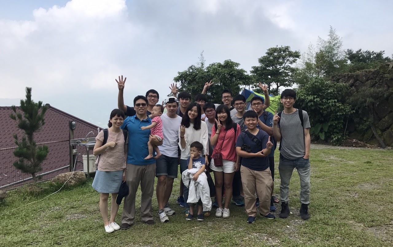 Laboratory graduation camping gathering in 2017